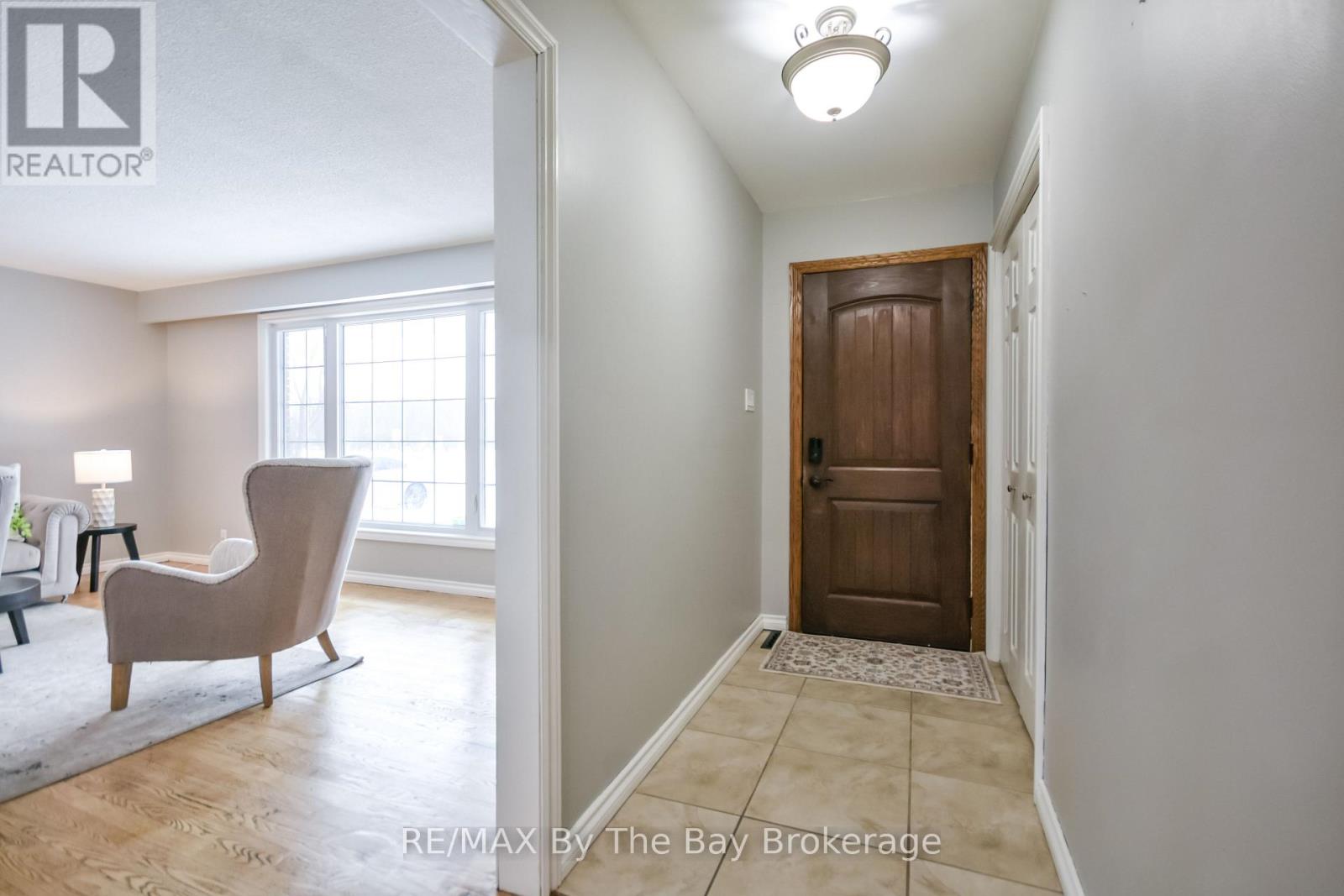 111 Balm Beach Road E, Tiny, Ontario  L0L 2J0 - Photo 4 - S12814180