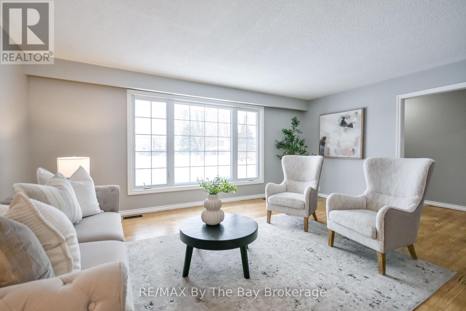 111 Balm Beach Road E, Tiny, Ontario  L0L 2J0 - Photo 8 - S12814180