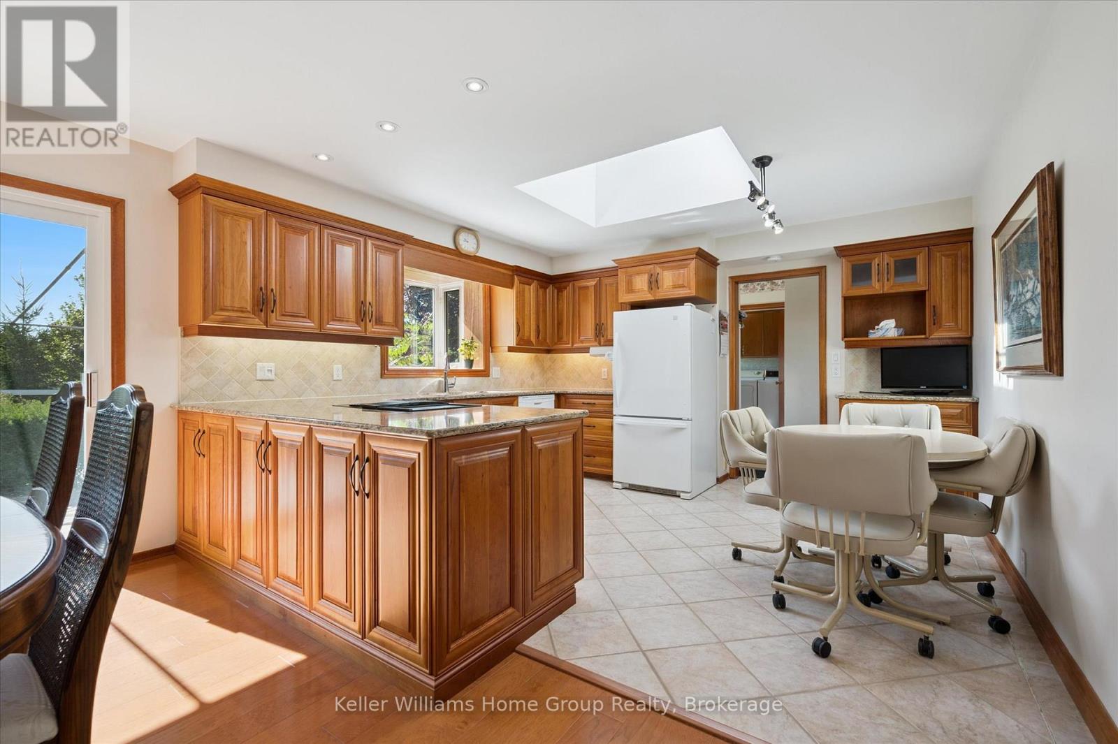 27 Peel Street E, Mapleton, Ontario  N0B 1A0 - Photo 13 - X12815248