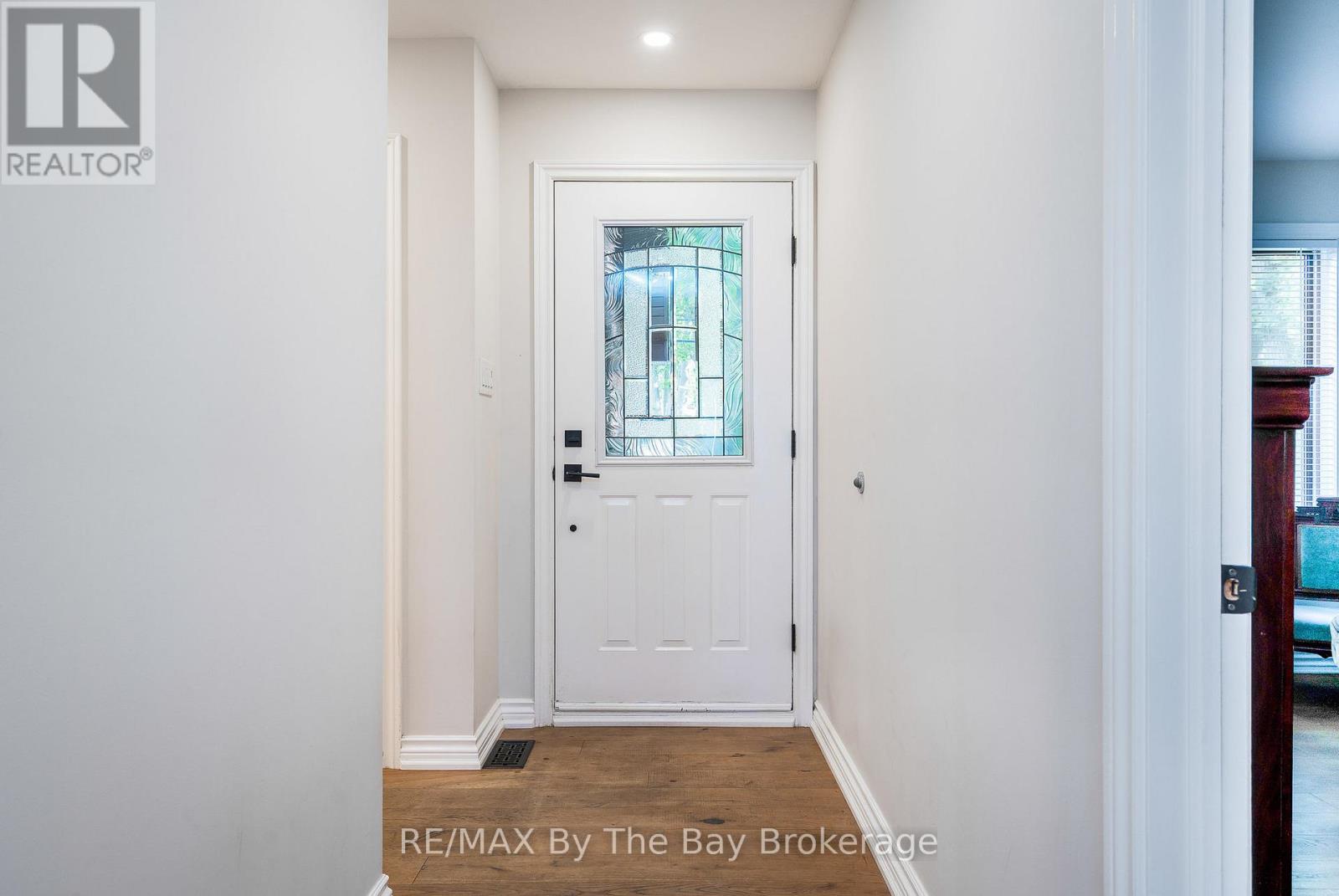 38 Willow Drive, Tiny, Ontario  L0L 1P1 - Photo 15 - S12815970