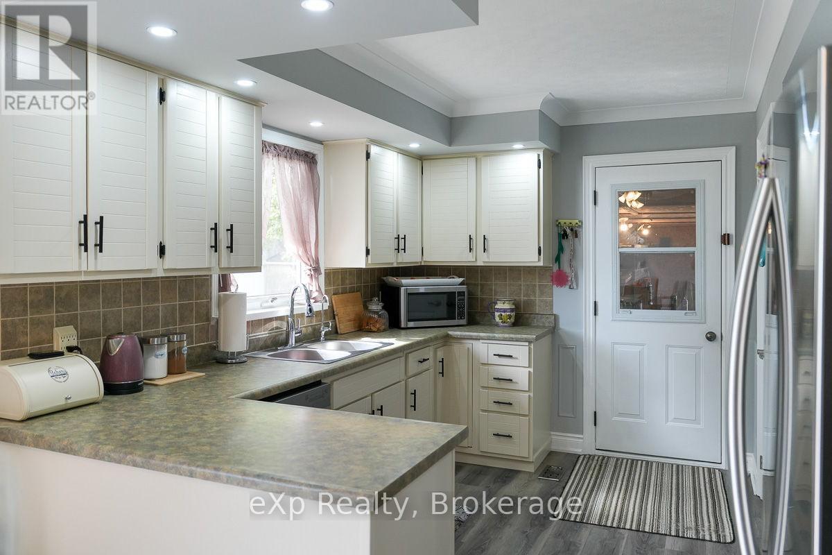 3595 Bruce Road 3, Saugeen Shores, Ontario  N0G 2N0 - Photo 6 - X12821604