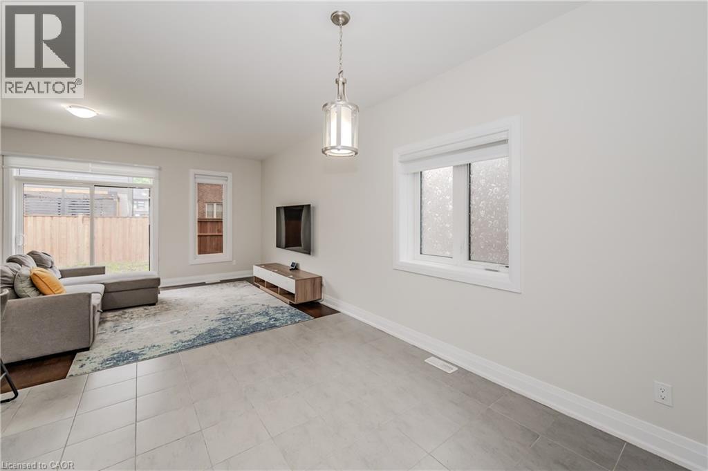 119 Monarch Woods Drive, Kitchener, Ontario  N2P 0K2 - Photo 7 - 40807826