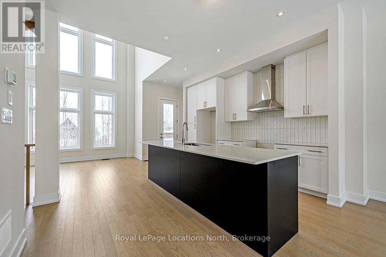 111 Clement Lane, Blue Mountains, Ontario  N0H 1J0 - Photo 2 - X12824810