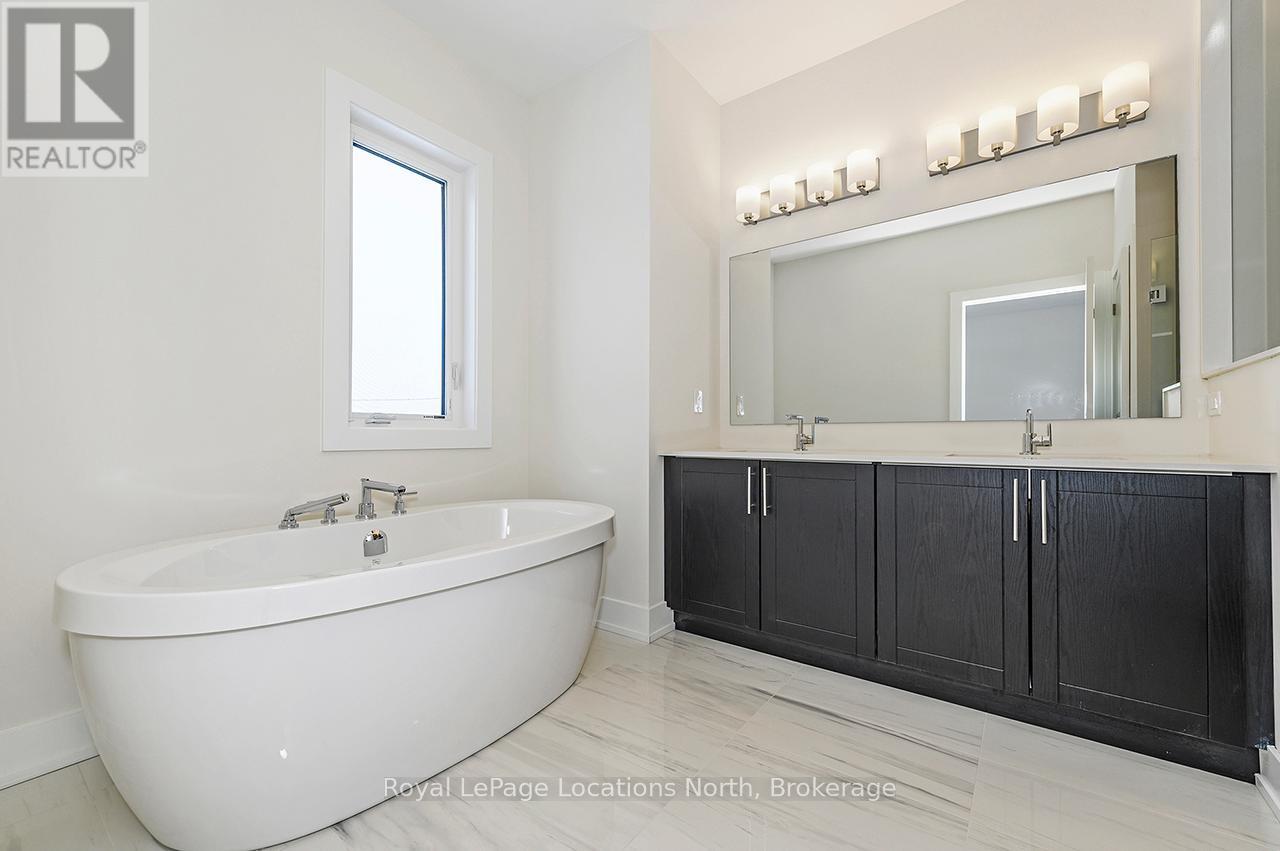 111 Clement Lane, Blue Mountains, Ontario  N0H 1J0 - Photo 33 - X12824810