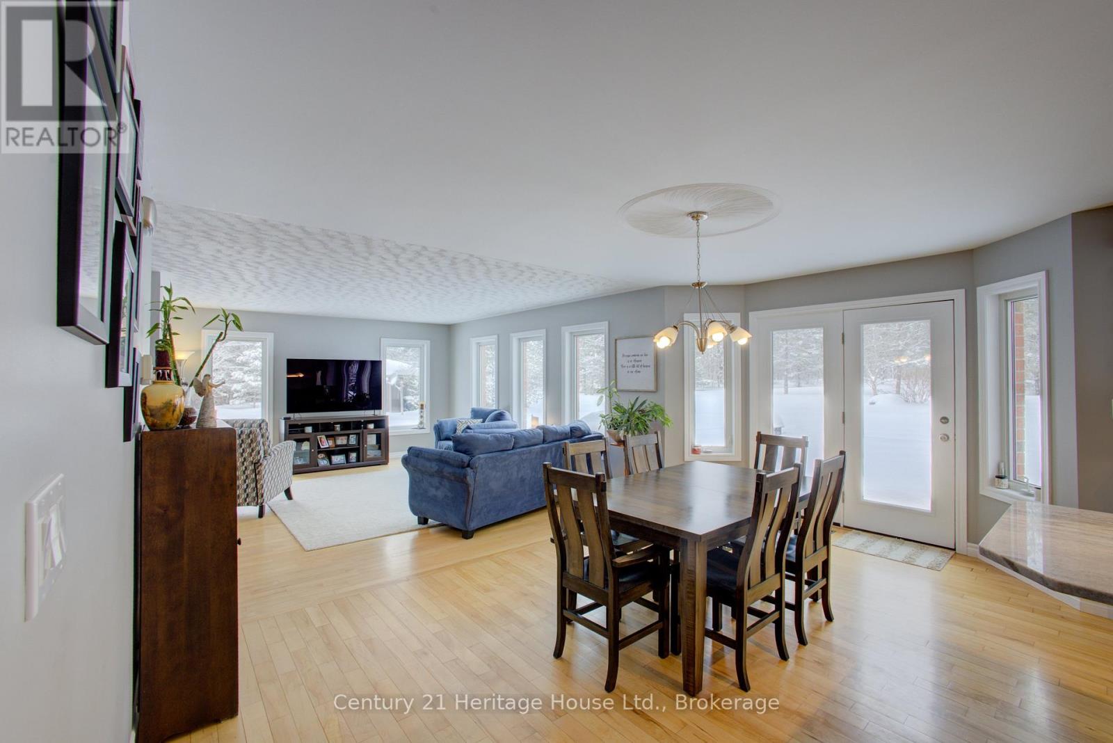 323237 Durham Road E, West Grey, Ontario  N0G 1R0 - Photo 15 - X12827990