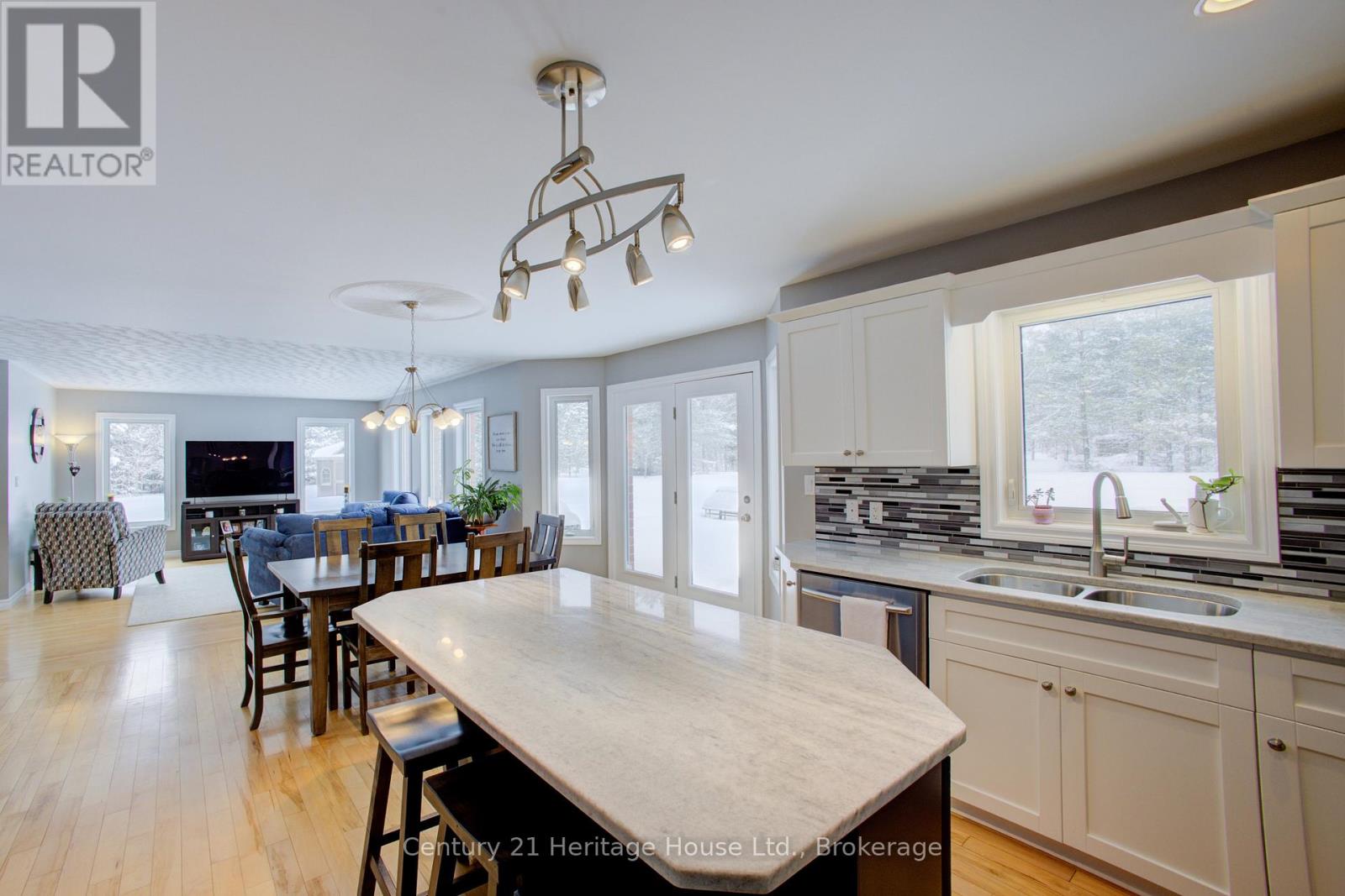 323237 Durham Road E, West Grey, Ontario  N0G 1R0 - Photo 19 - X12827990