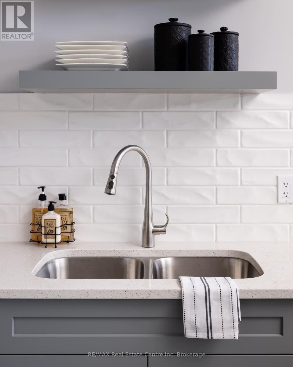 202 Bridge Crescent, Minto, Ontario  N0G 2P0 - Photo 5 - X12828334