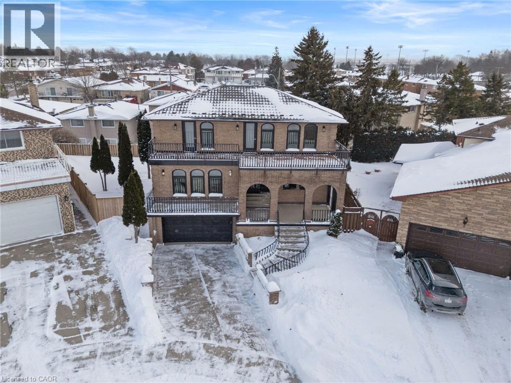 16 BOSNA Court, Hamilton, Ontario