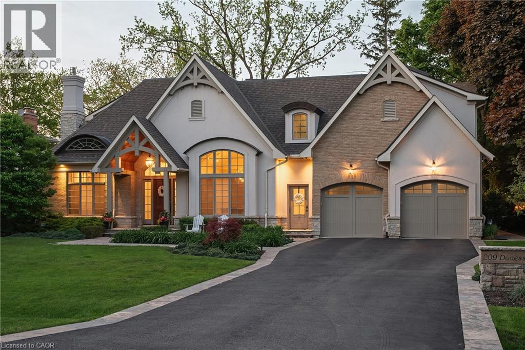 209 DONESSLE Drive, Oakville, Ontario