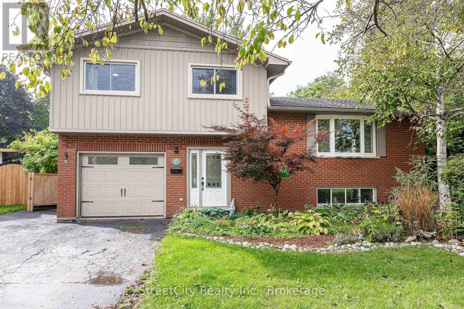 27 RIEHL COURT, Stratford, Ontario