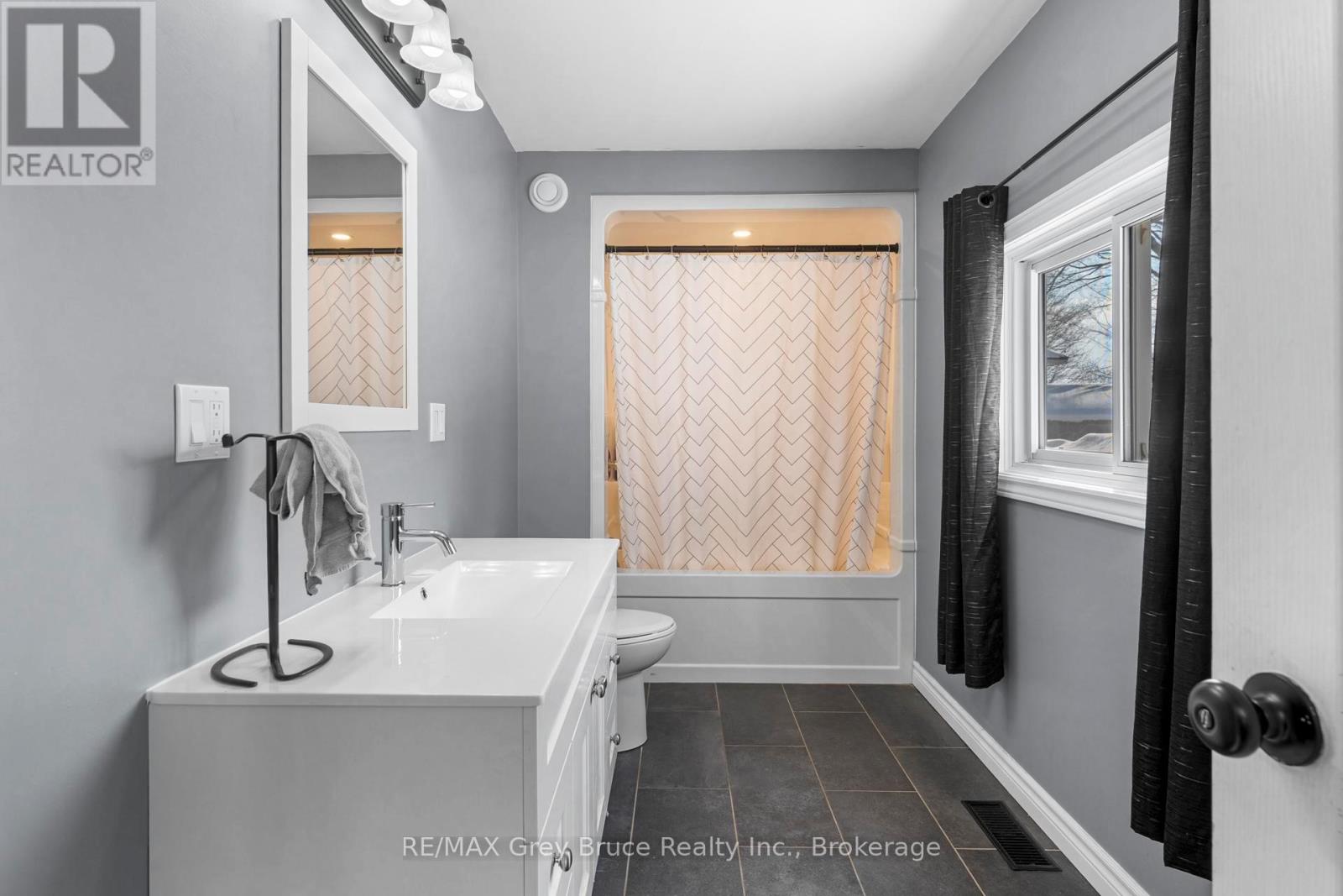 71 Main Street, Arran-Elderslie, Ontario  N0H 2N0 - Photo 33 - X12834790