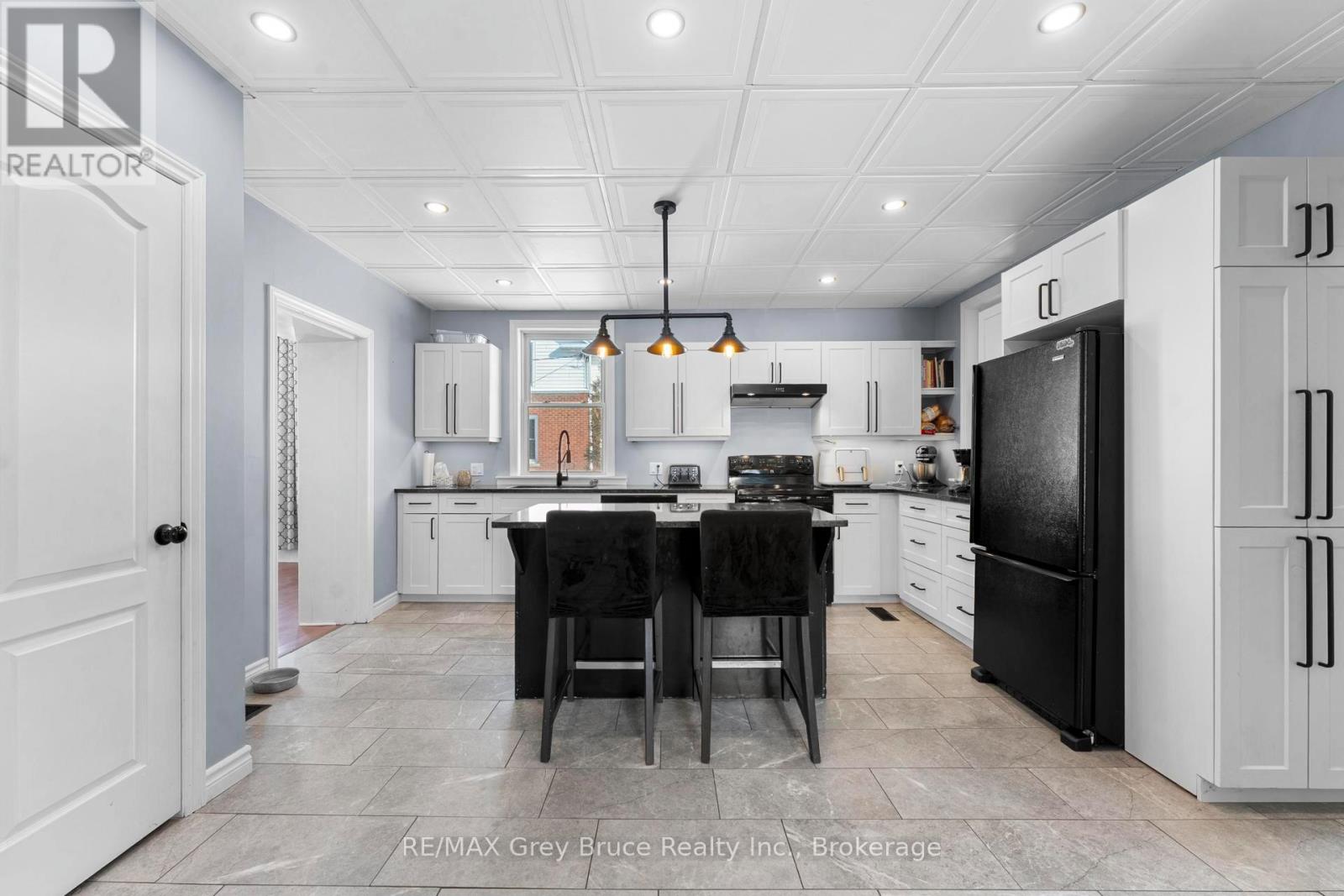 71 Main Street, Arran-Elderslie, Ontario  N0H 2N0 - Photo 6 - X12834790