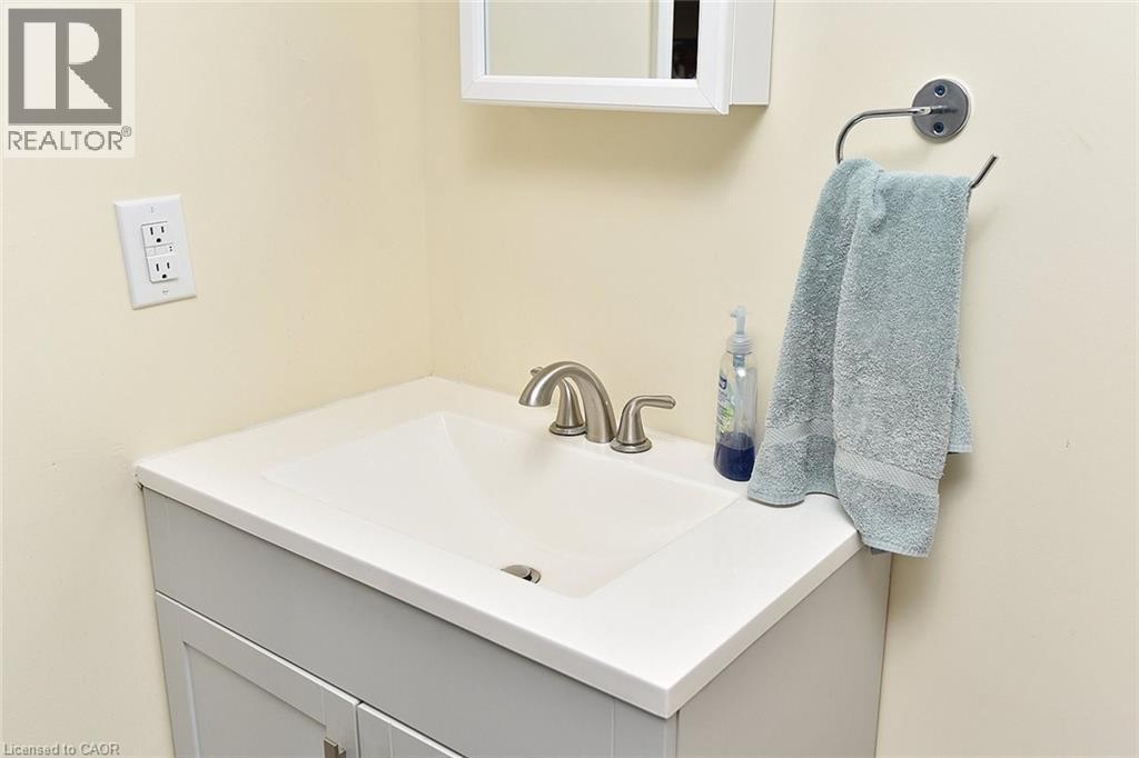 682 Mohawk Road W, Hamilton, Ontario  L9C 1X8 - Photo 32 - 40808253