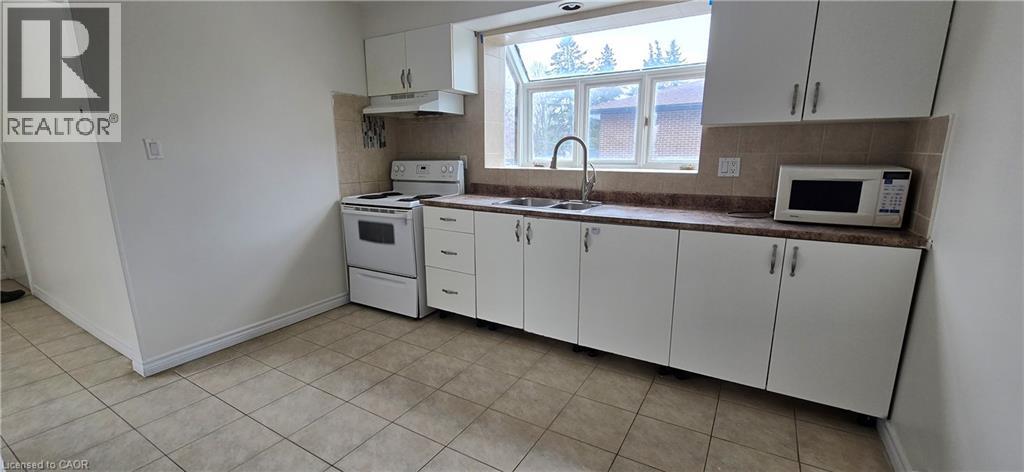 23 RUTHERFORD Drive Unit# B, Kitchener, Ontario