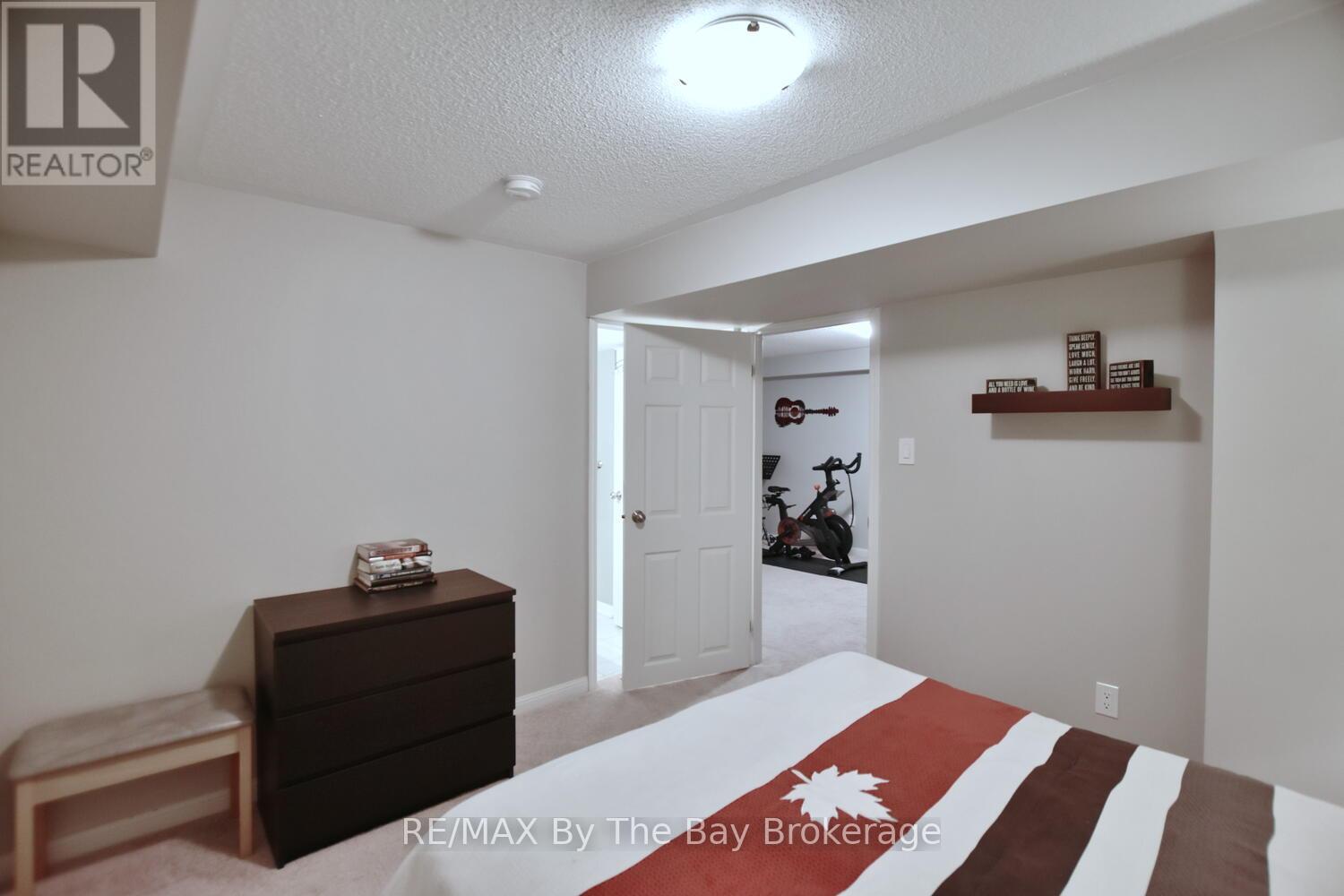 37 Berkshire Avenue, Wasaga Beach, Ontario  L9Z 0G3 - Photo 33 - S12842220