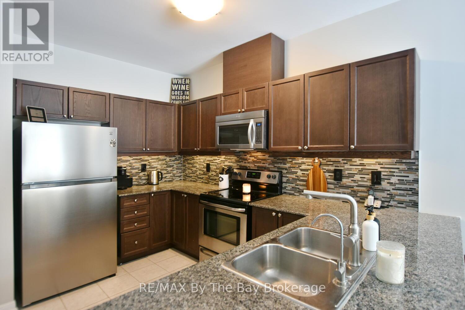 37 Berkshire Avenue, Wasaga Beach, Ontario  L9Z 0G3 - Photo 8 - S12842220