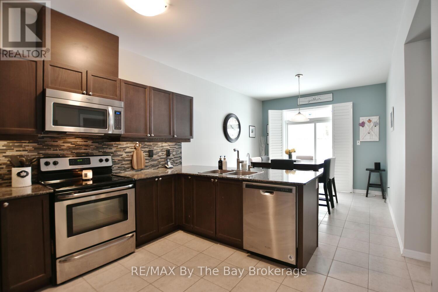 37 Berkshire Avenue, Wasaga Beach, Ontario  L9Z 0G3 - Photo 9 - S12842220