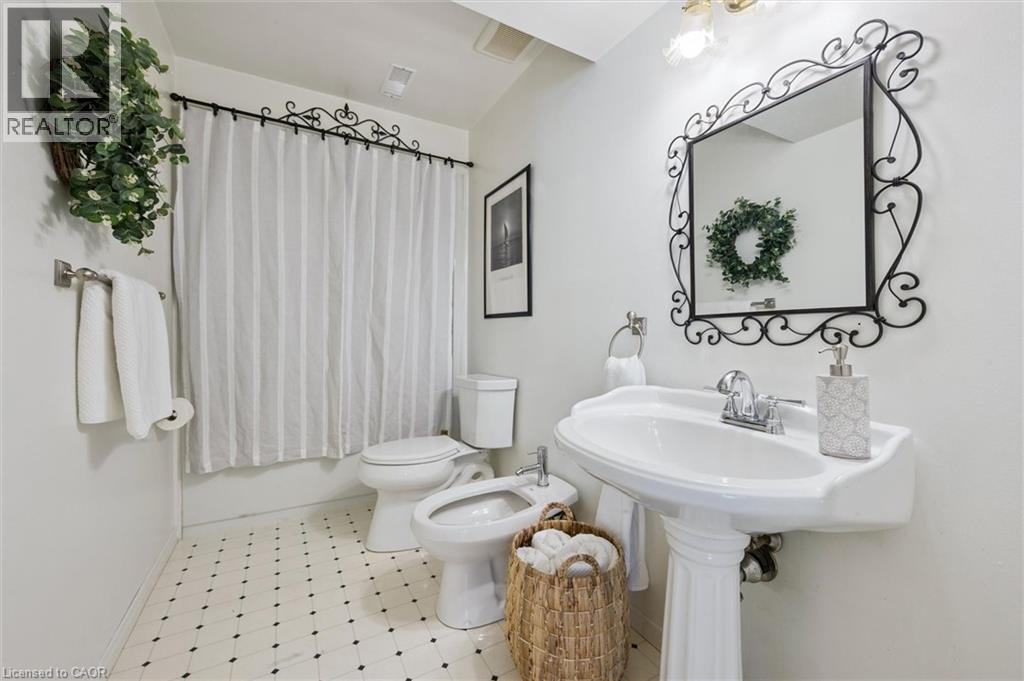 663 Heathcliffe Place, Waterloo, Ontario  N2T 2P3 - Photo 33 - 40809378