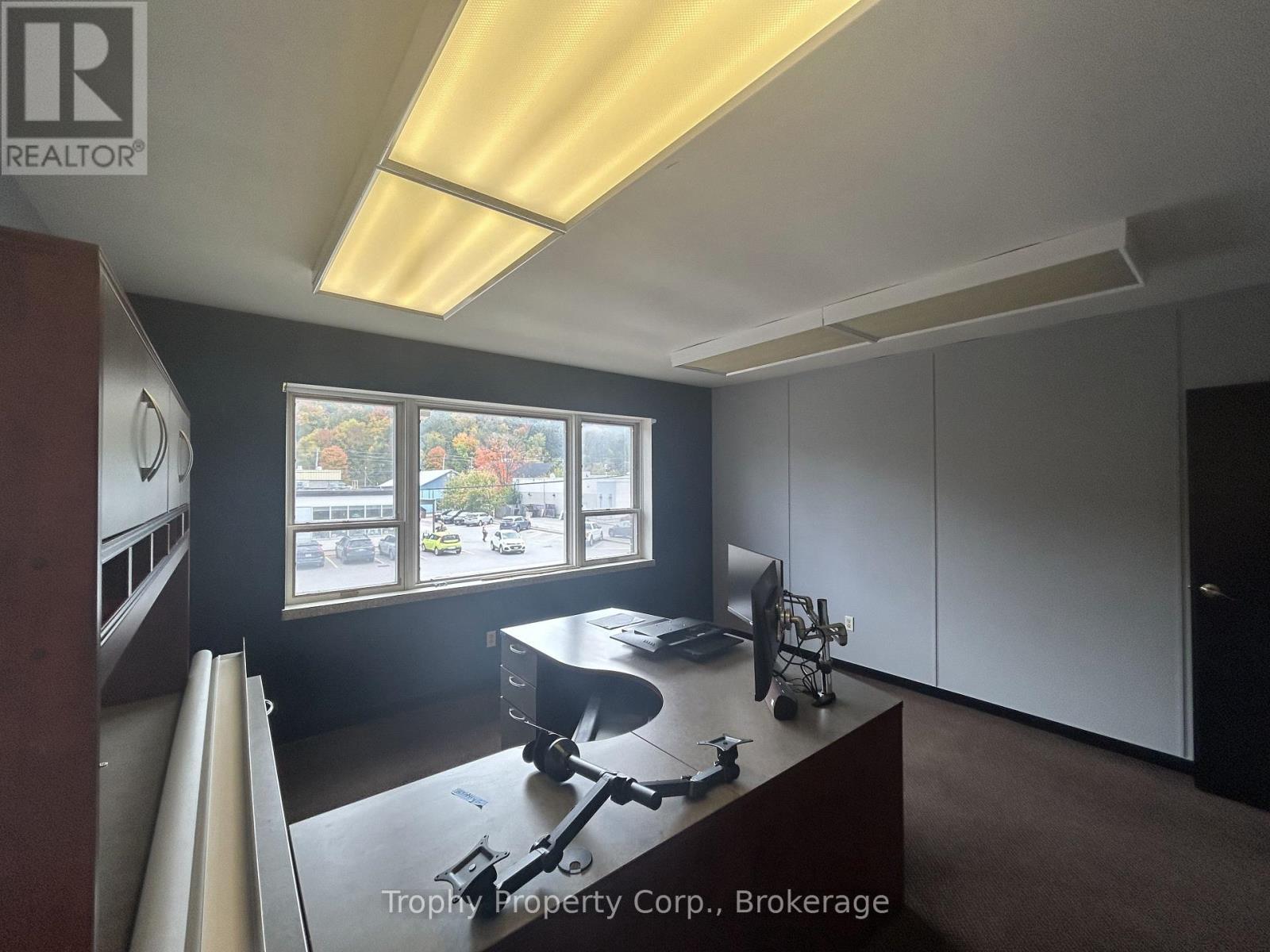 200 - 235 Highland Street, Dysart Et Al, Ontario  K0M 1S0 - Photo 5 - X12845396