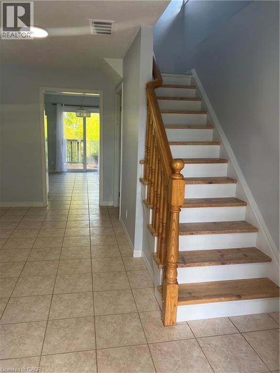 192 Northampton Crescent Unit# B, Waterloo, Ontario  N2T 2M5 - Photo 4 - 40810405