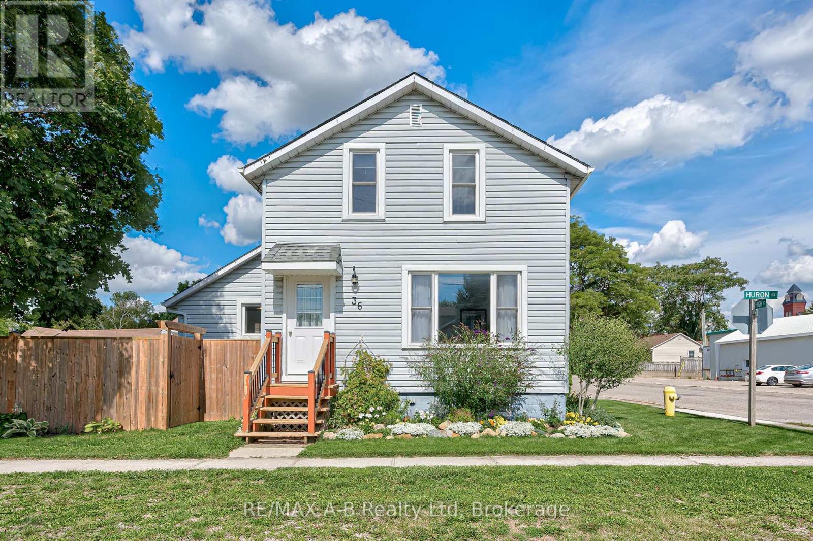 36 HURON STREET, Huron East, Ontario