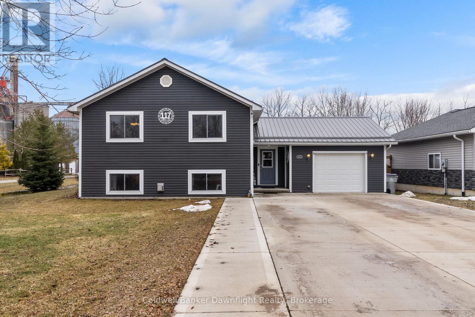 117 MILL STREET, North Middlesex, Ontario