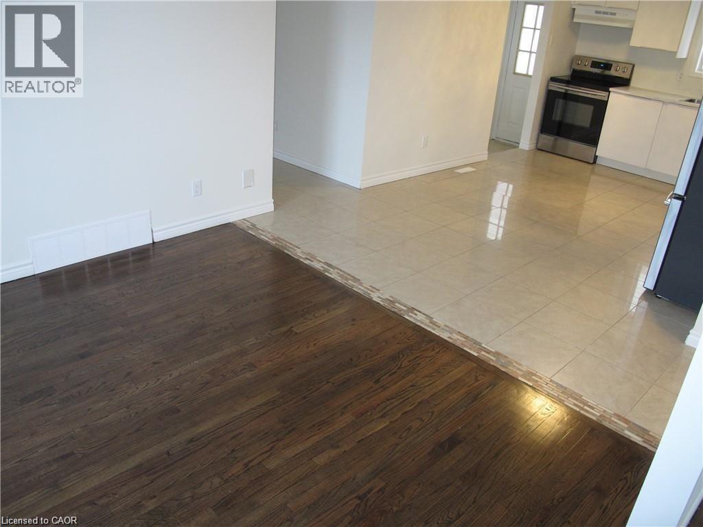 3 Lancer Court Unit# Main, Hamilton, Ontario  L9B 2B1 - Photo 5 - 40810799