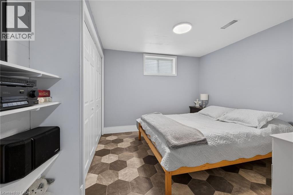 248 Seneca Avenue, Hamilton, Ontario  L9B 1M4 - Photo 34 - 40810762