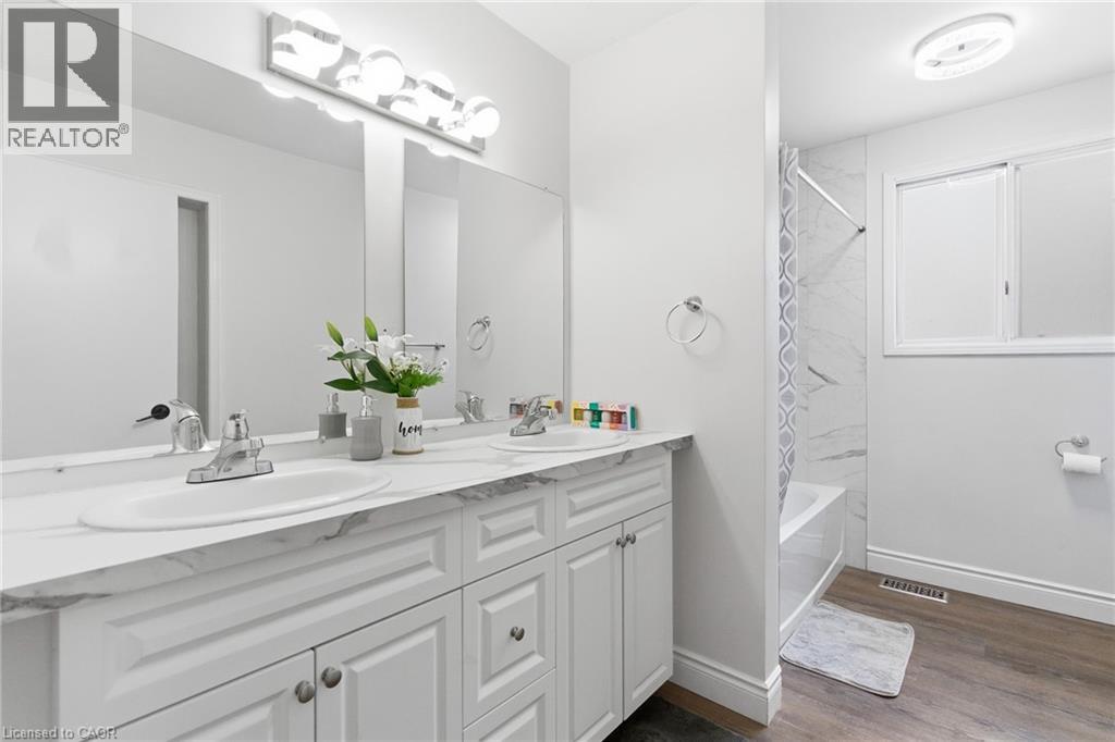 590 Canewood Crescent Unit# Main, Waterloo, Ontario  N2L 5P5 - Photo 8 - 40810933