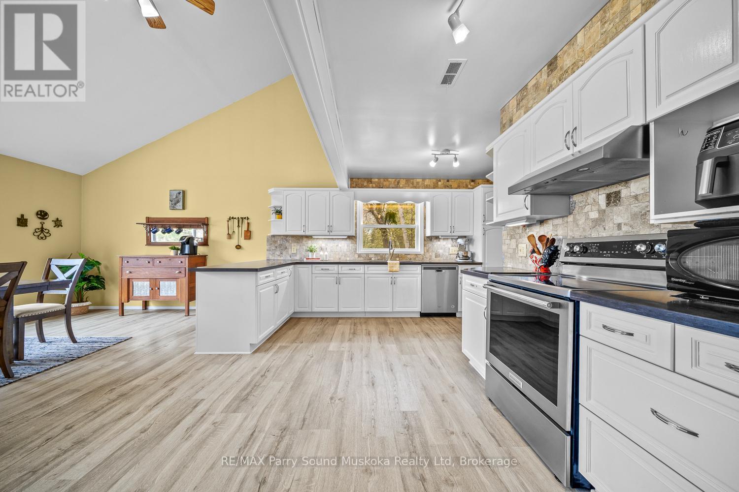 258 Lakeside Trail, Magnetawan, Ontario  P0A 1P0 - Photo 27 - X12864604