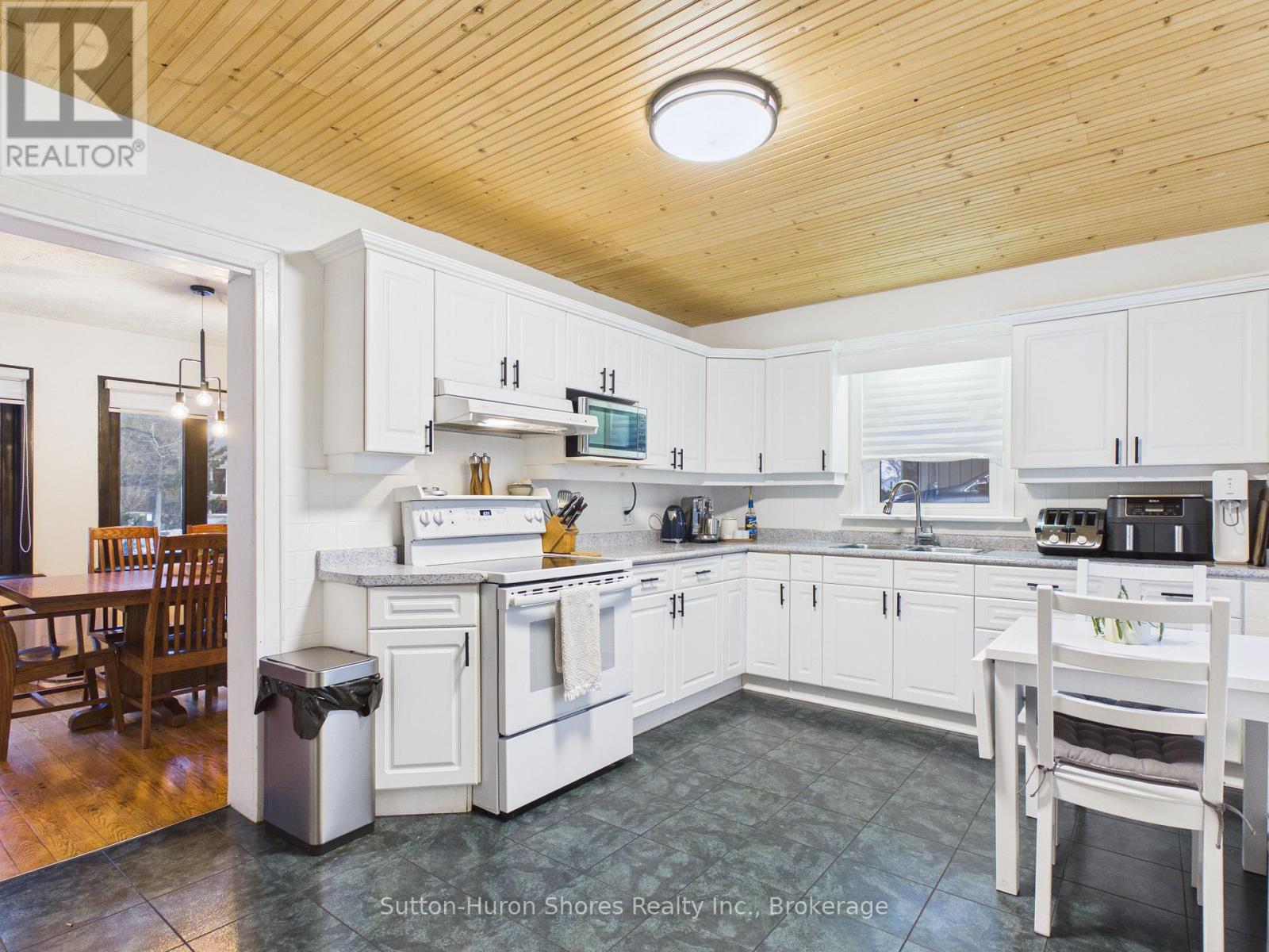 669 Louis Street, Saugeen Shores, Ontario  N0H 2C4 - Photo 10 - X12874376