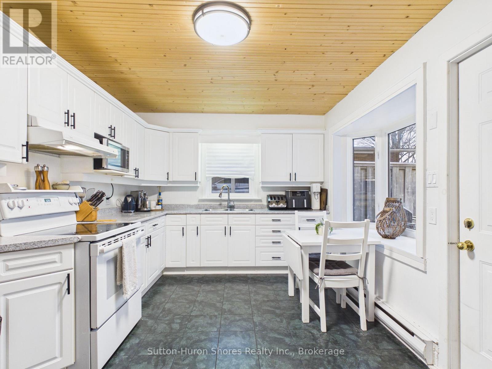 669 Louis Street, Saugeen Shores, Ontario  N0H 2C4 - Photo 11 - X12874376