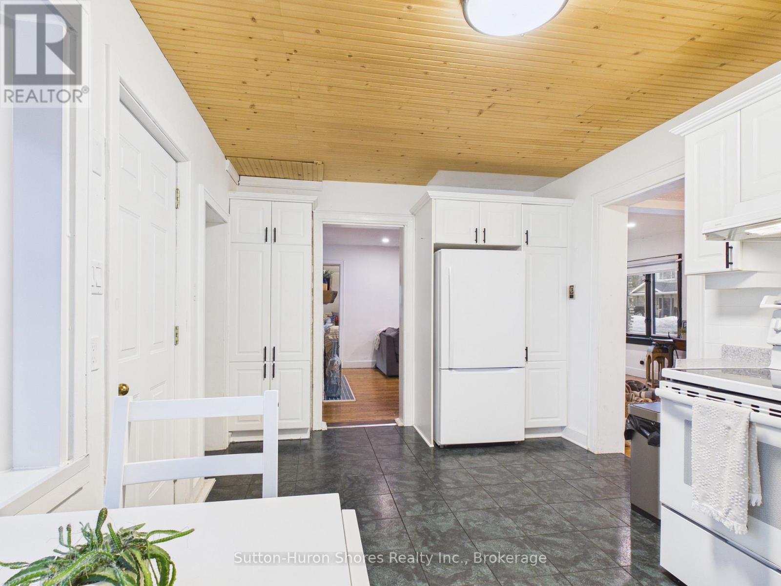 669 Louis Street, Saugeen Shores, Ontario  N0H 2C4 - Photo 12 - X12874376