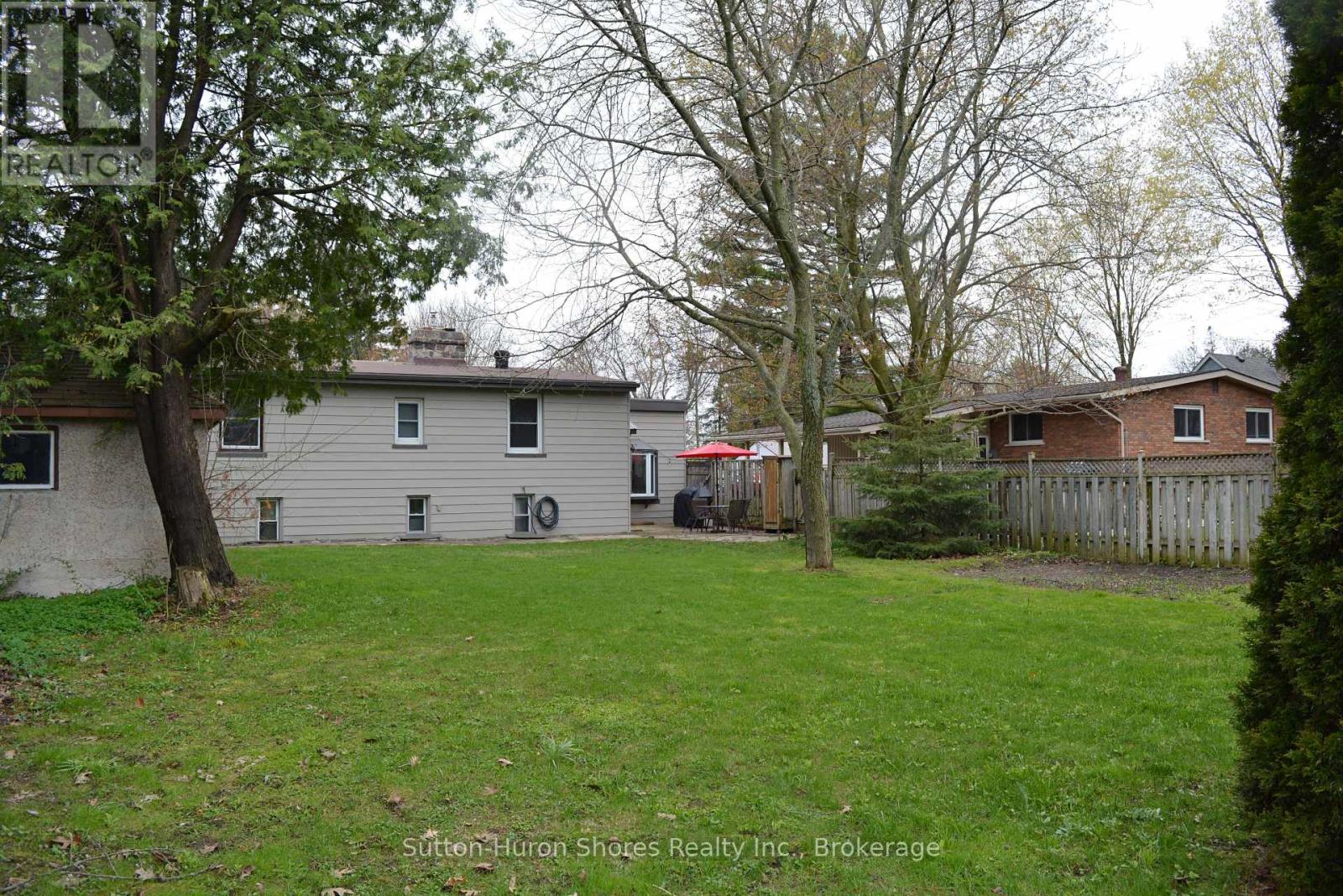 669 Louis Street, Saugeen Shores, Ontario  N0H 2C4 - Photo 32 - X12874376