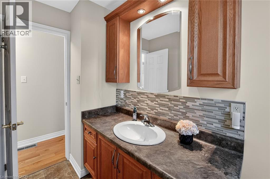 9 Sidare Court, Grimsby, Ontario  L3M 4E8 - Photo 24 - 40811570