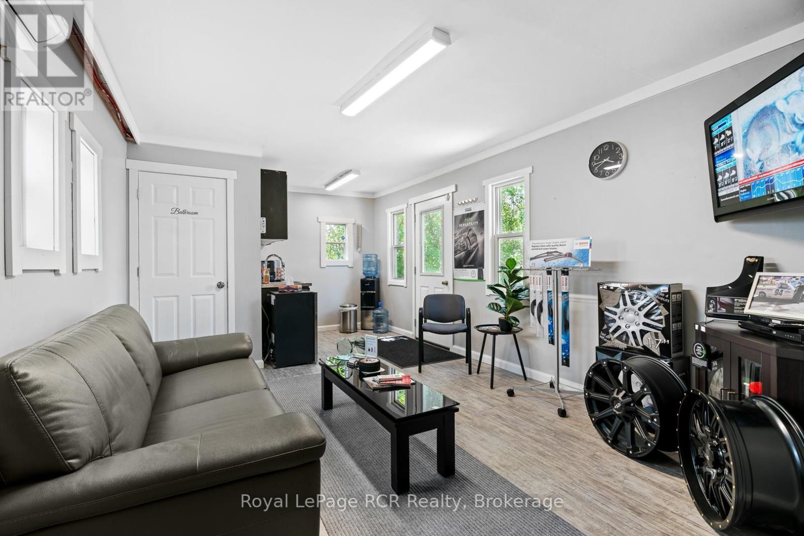 302769 Douglas Street, West Grey, Ontario  N0G 1R0 - Photo 12 - X12874442