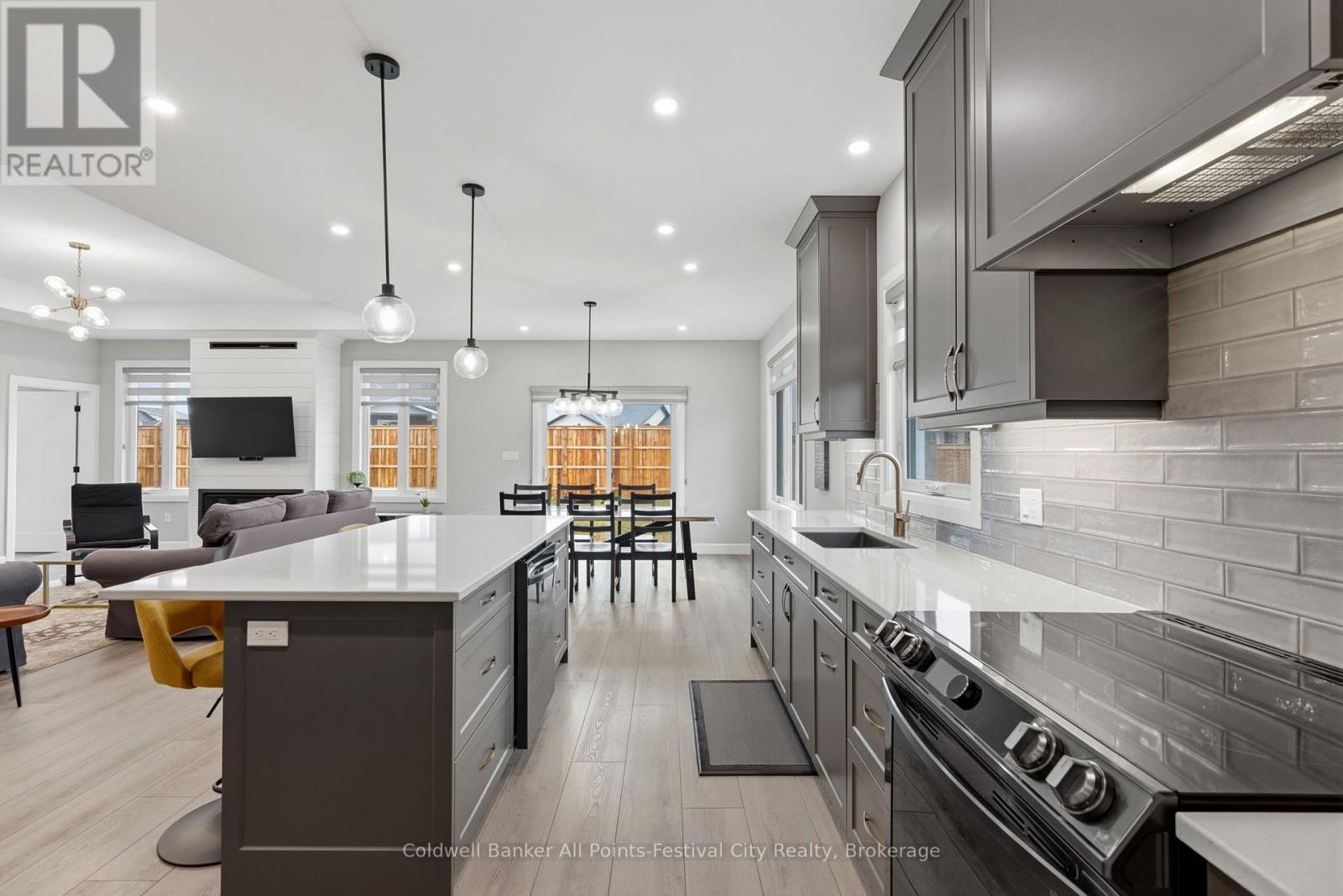 467 Warren Street, Goderich, Ontario  N7A 3W4 - Photo 2 - X12875010