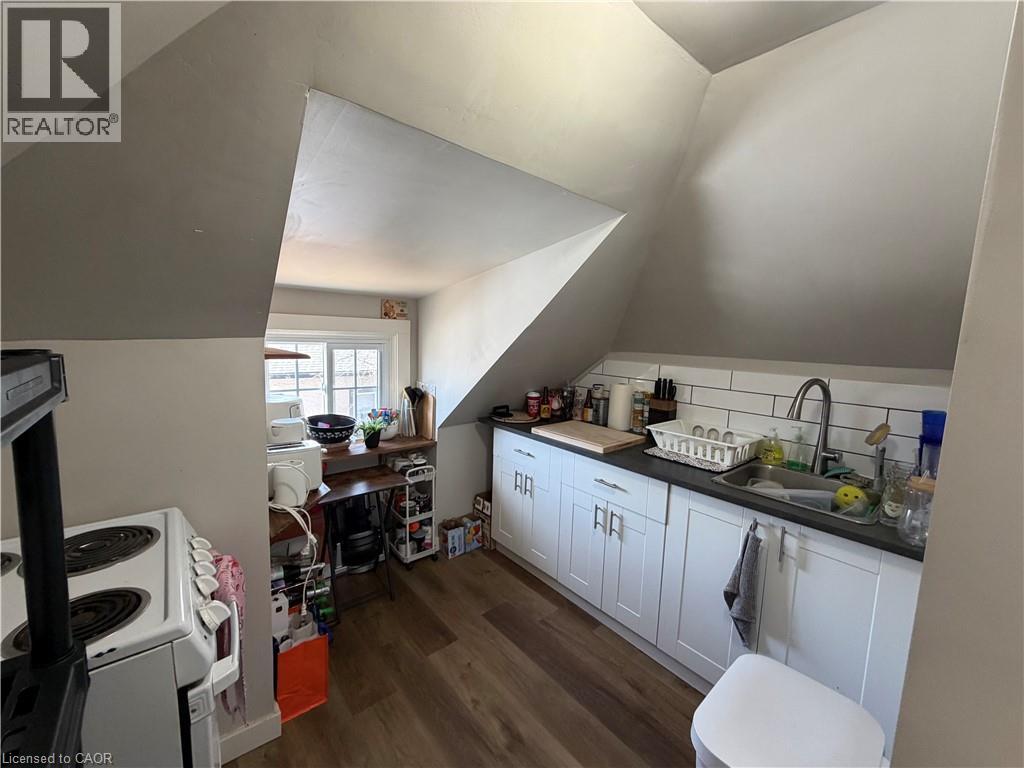 155 1/2 Lake Street Unit# Upper, St. Catharines, Ontario  L2R 5Y5 - Photo 4 - 40811865