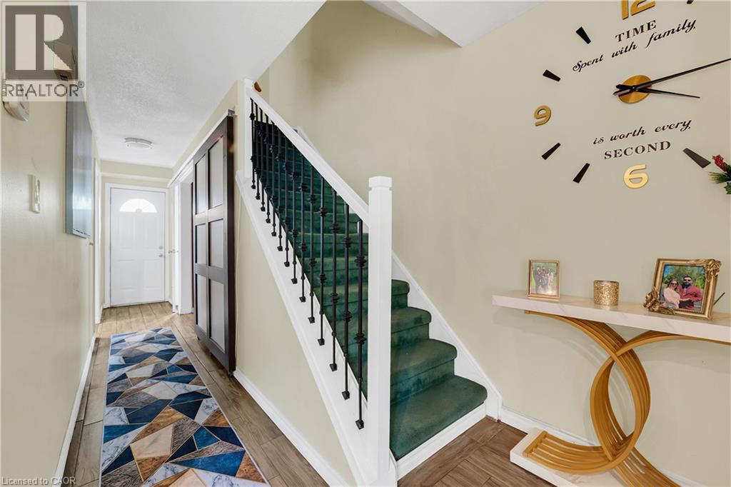 18 Riverdale Drive, Hamilton, Ontario  L8E 1J8 - Photo 4 - 40811771