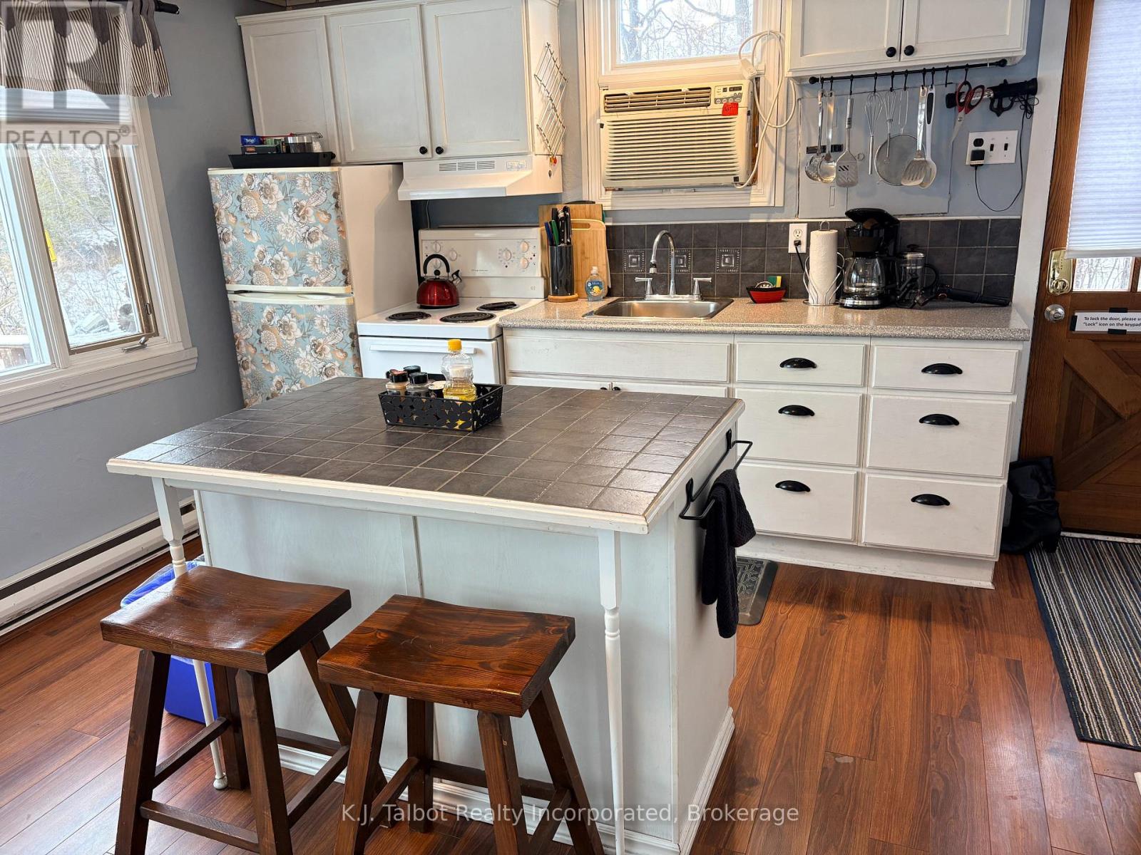 9 Ravine Park Road N, Central Huron, Ontario  N7A 3X8 - Photo 10 - X12883578