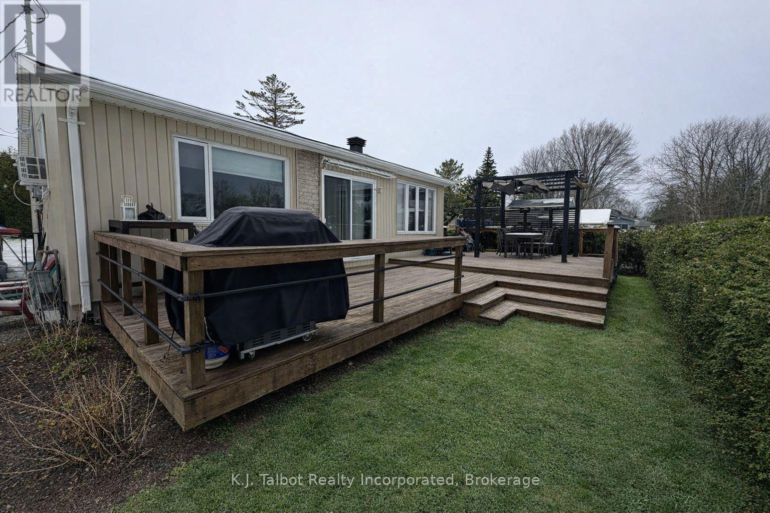 9 Ravine Park Road N, Central Huron, Ontario  N7A 3X8 - Photo 3 - X12883578