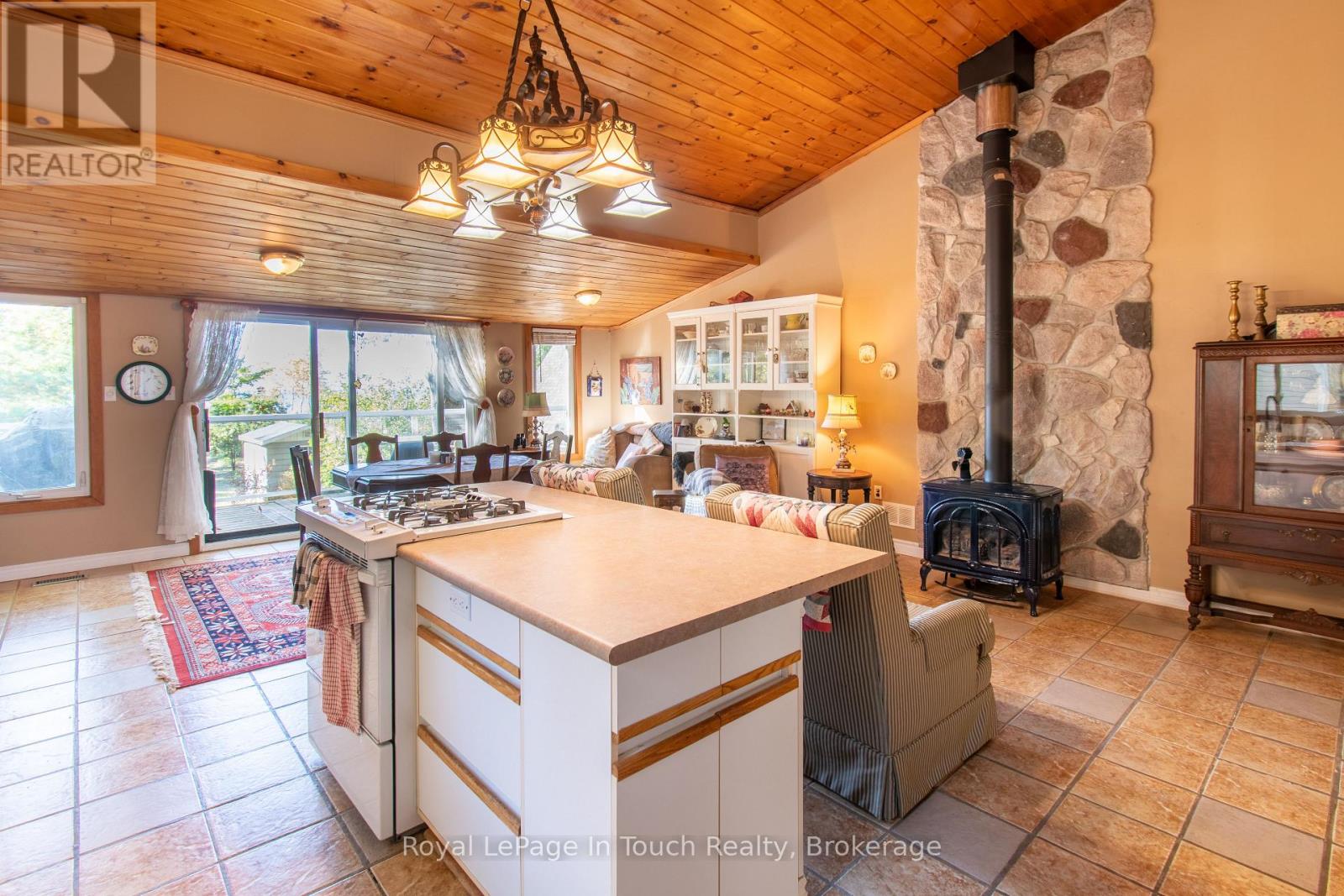 64 Wahnekewening Drive, Tiny, Ontario  L0L 2J0 - Photo 16 - S12884780