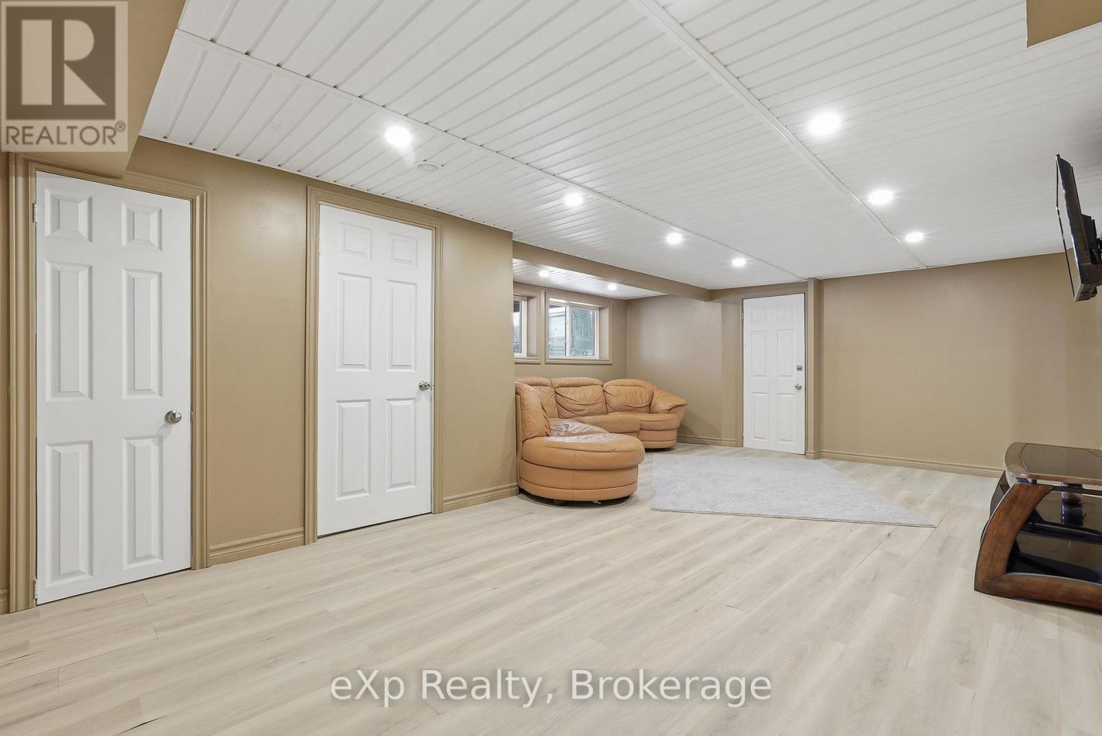 60 Main Street E, Mapleton, Ontario  N0G 1P0 - Photo 20 - X12887390