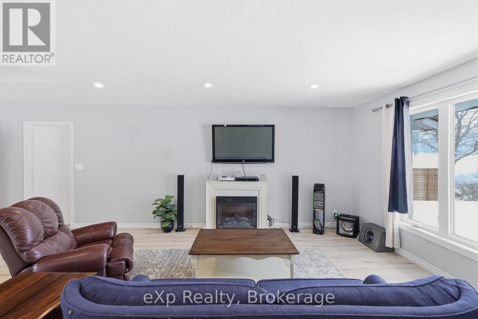 60 Main Street E, Mapleton, Ontario  N0G 1P0 - Photo 9 - X12887390