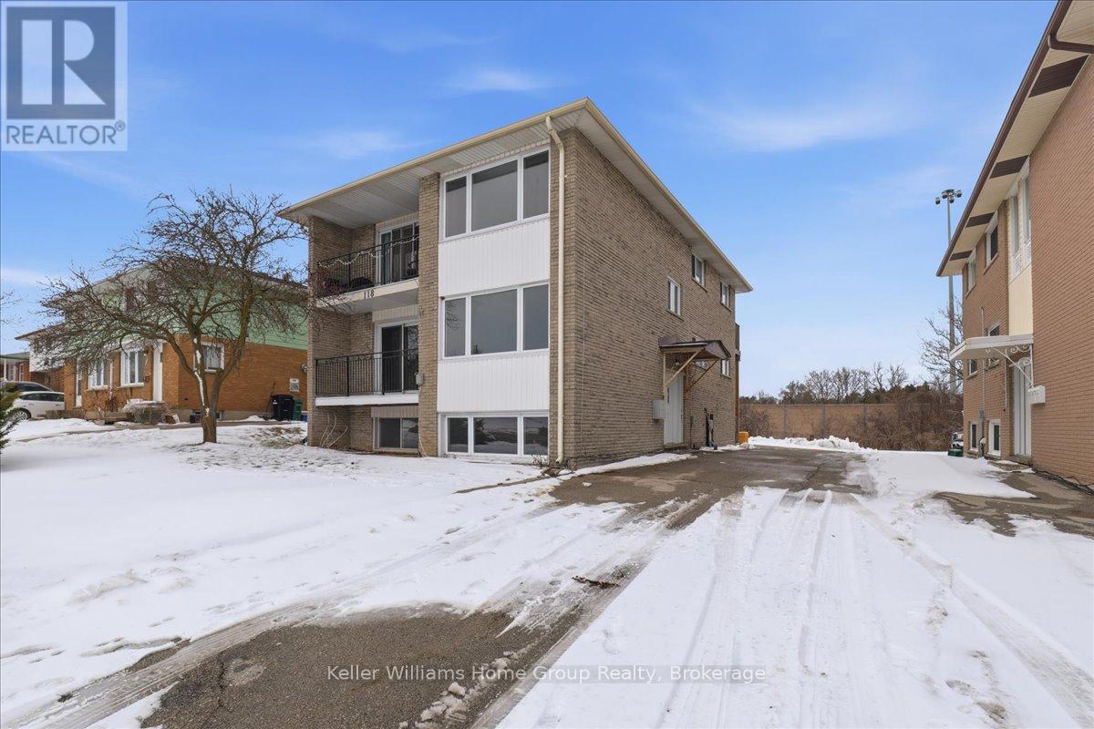 118 CHANDLER DRIVE, Kitchener, Ontario