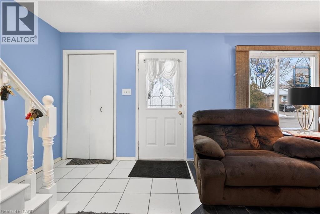 106 Wendover Drive, Hamilton, Ontario  L9C 5X5 - Photo 6 - 40812062