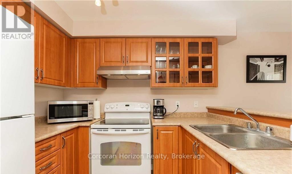 99 Stonemount Crescent, Essa, Ontario  L0M 1B4 - Photo 2 - N12889222