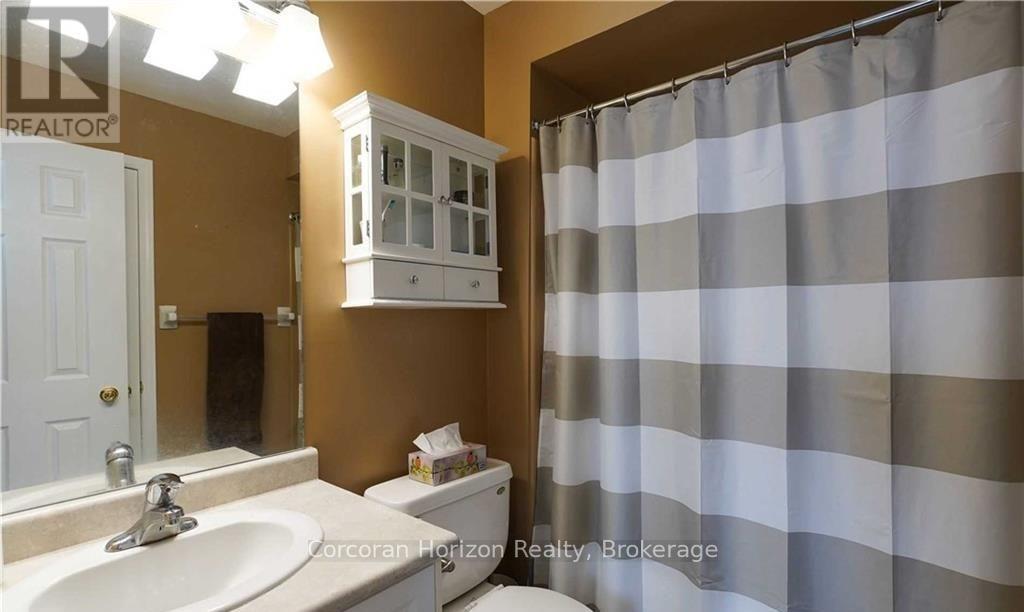 99 Stonemount Crescent, Essa, Ontario  L0M 1B4 - Photo 5 - N12889222