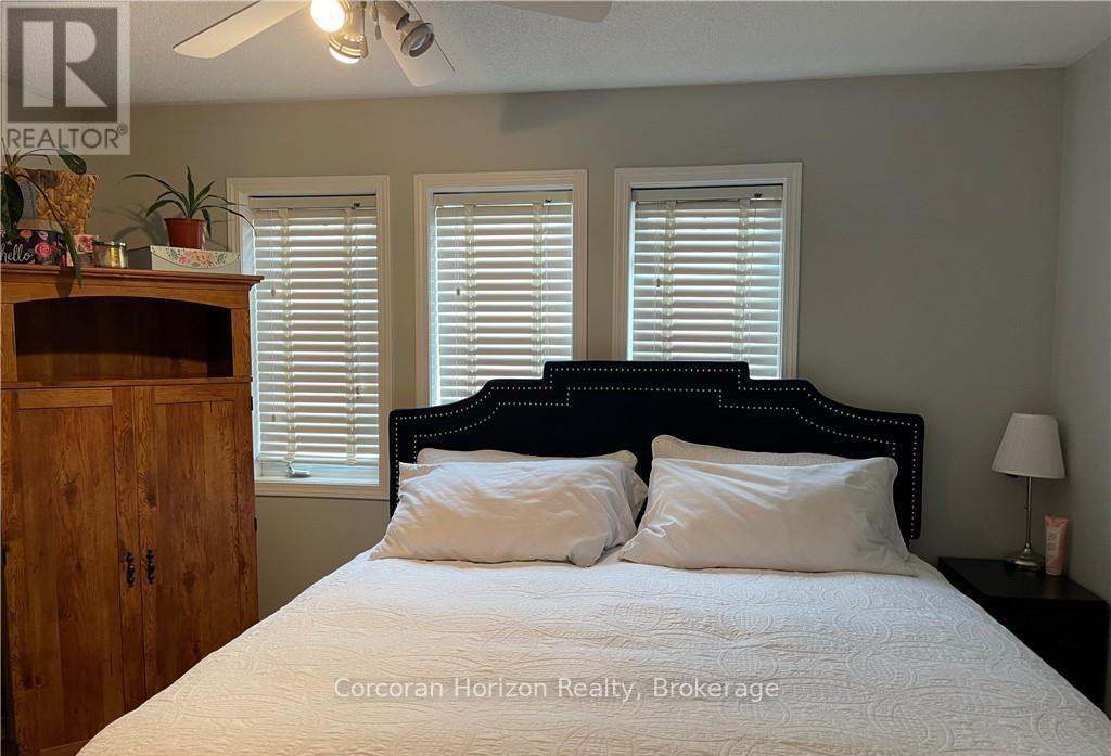 99 Stonemount Crescent, Essa, Ontario  L0M 1B4 - Photo 6 - N12889222