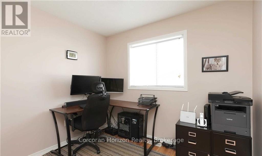 99 Stonemount Crescent, Essa, Ontario  L0M 1B4 - Photo 8 - N12889222